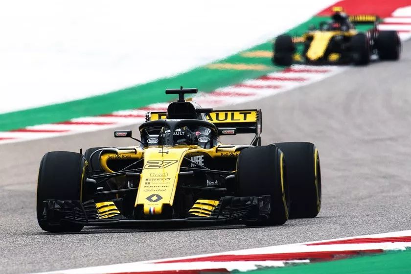 雷诺车队轻取阿斯顿马丁，塞恩斯统治全场