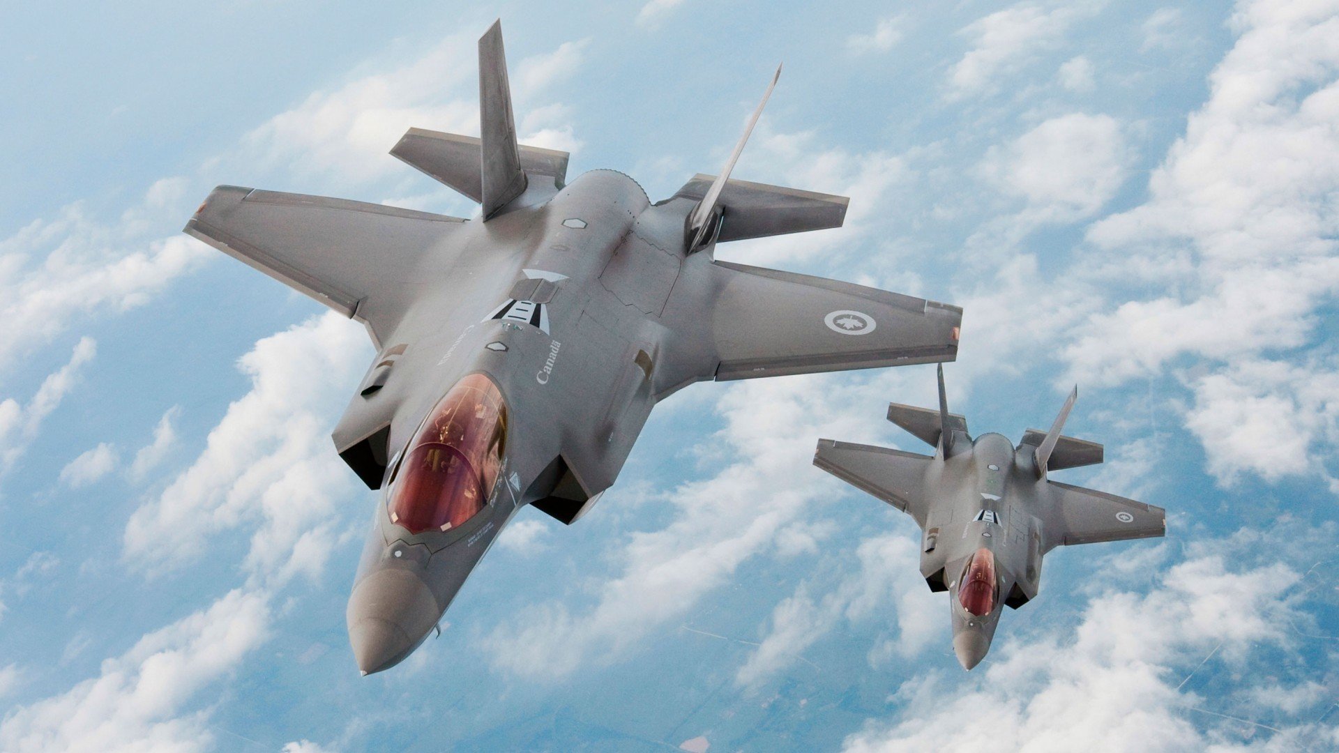 历史性的一刻！阿隆索神级策略带队，法拉利力压红牛二队圆梦巴库