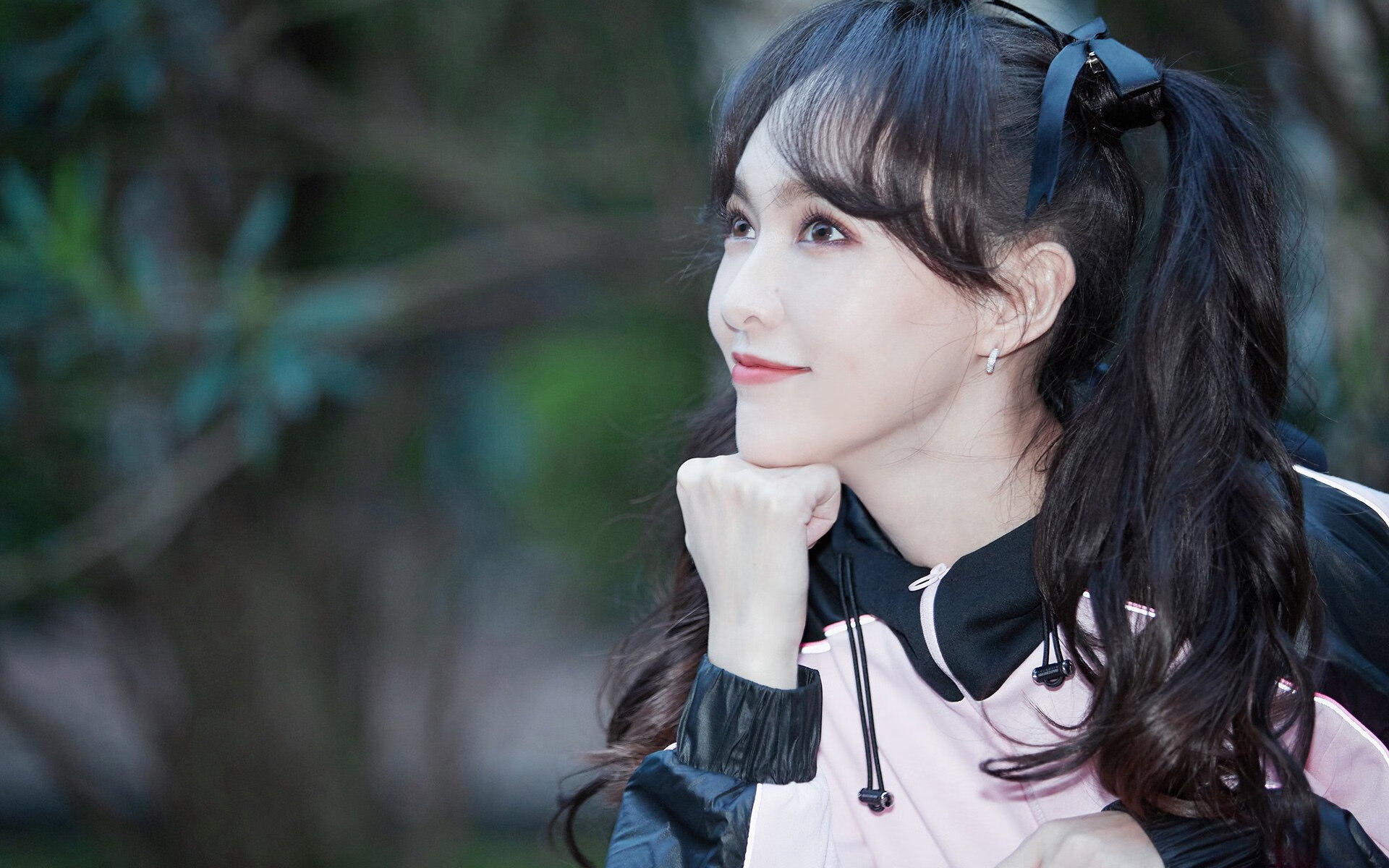 黄鸭舰队驶过法兰西，当幽默击穿竞技的铜墙