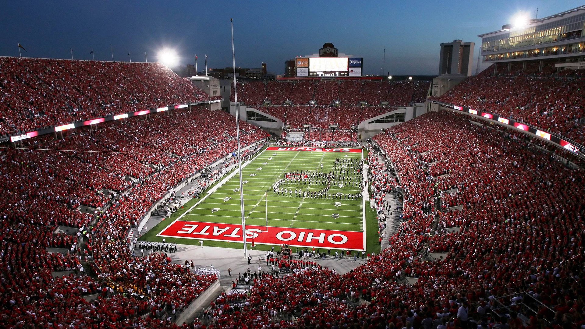 竞技之巅，F1争冠焦点战与篮网力克森林狼的胜利交响